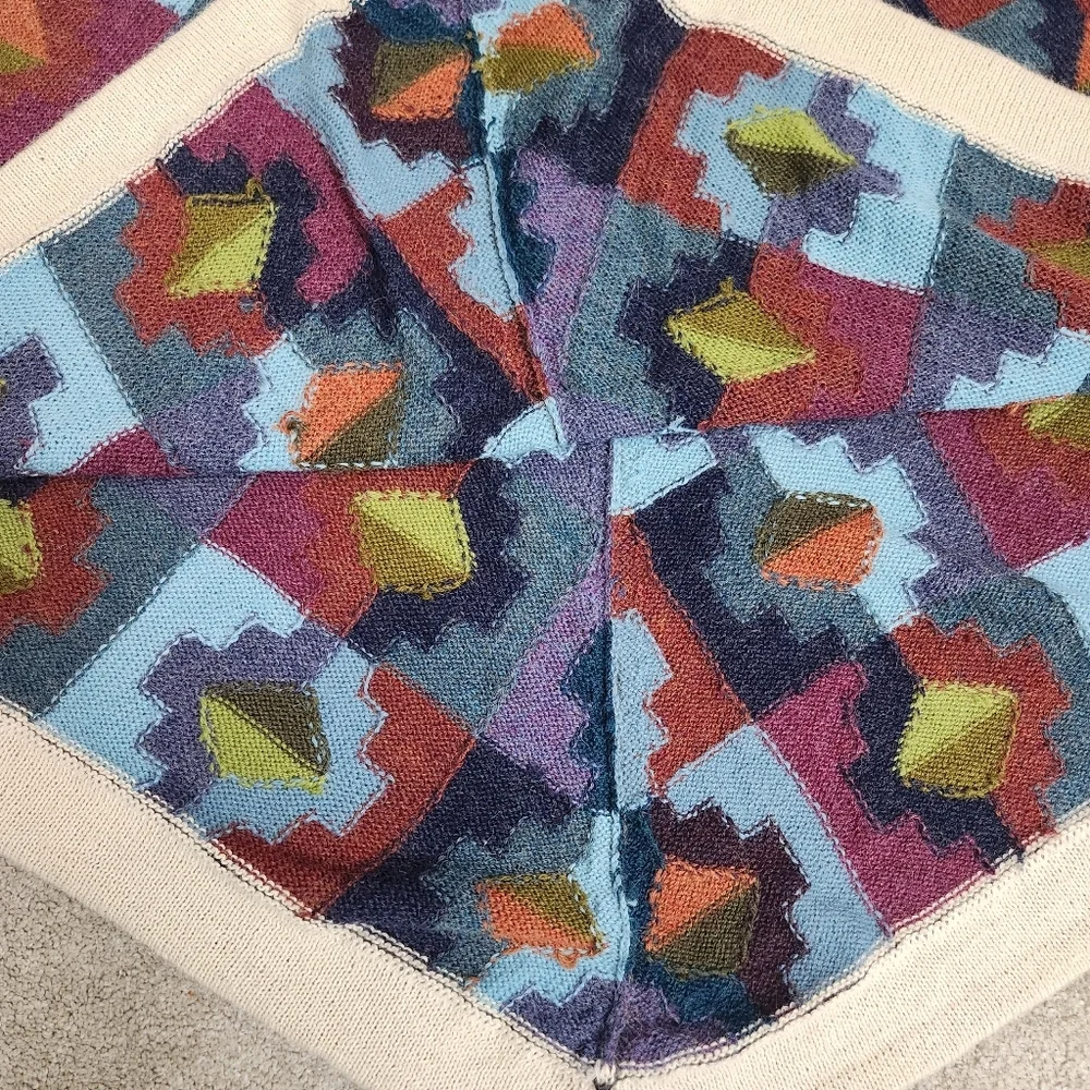 Geometric Patterned Multicolor Poncho Size Large - Picture 5 of 12